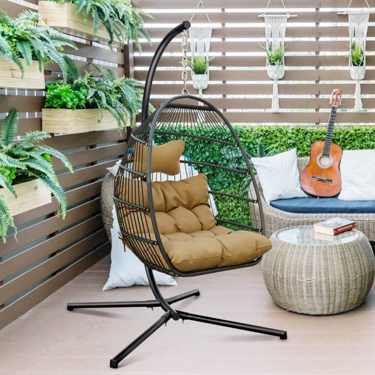 Mẫu ghế v&otilde;ng nhỏ gọn - giải ph&aacute;p cho những kh&ocirc;ng gian ngo&agrave;i trời c&oacute; diện t&iacute;ch khi&ecirc;m tốn.