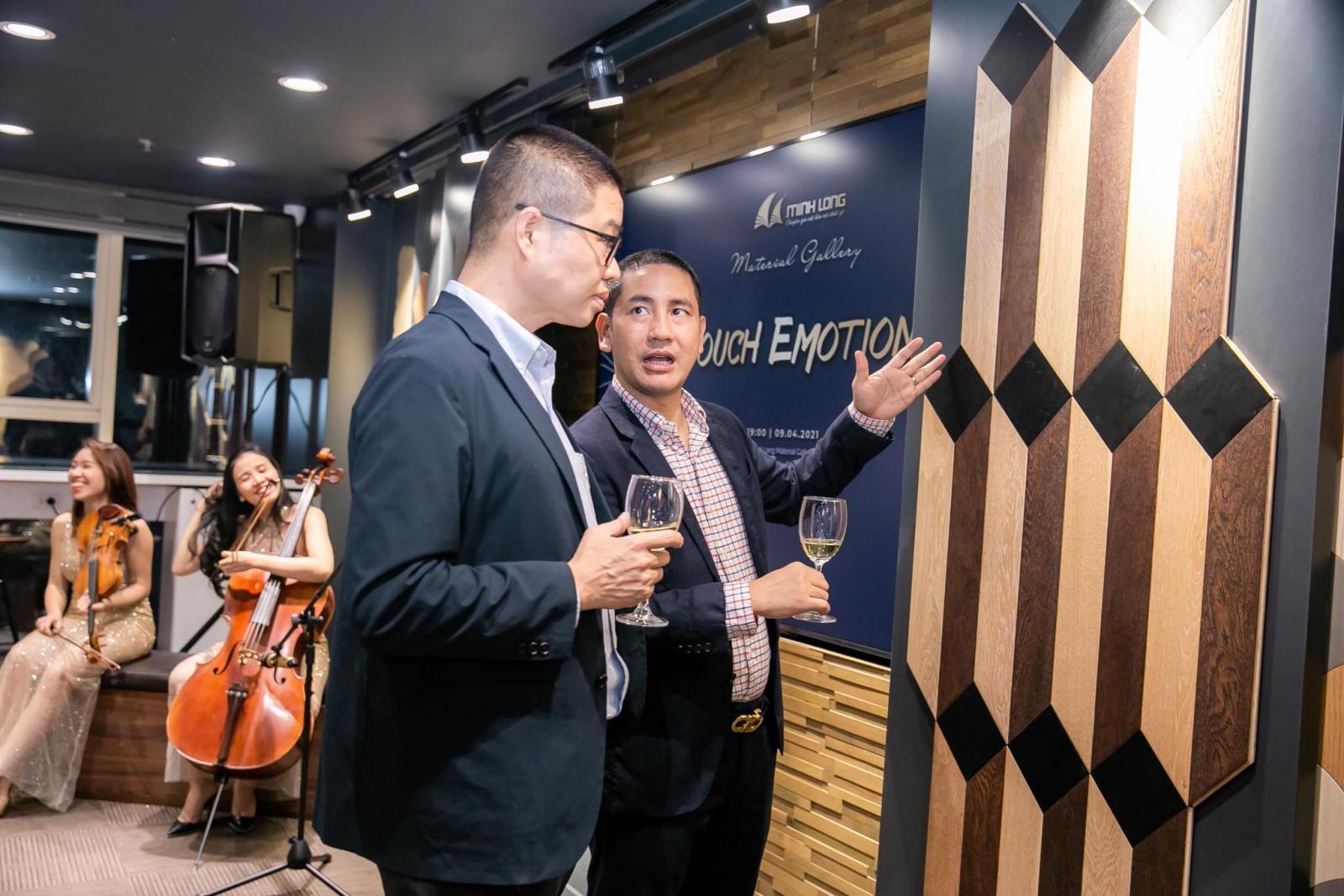 h&igrave;nh ảnh khai trương tại Showroom Minh Long 