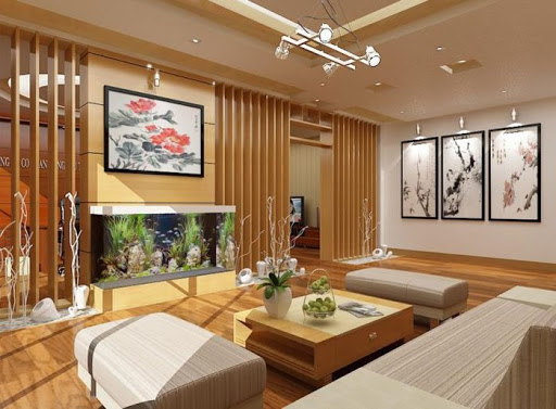 Không gian phòng khách rộng rãi, thoáng sáng với nội thất gỗ chủ đạo mang lại cảm giác ấm áp, thân thiện và chào đón.