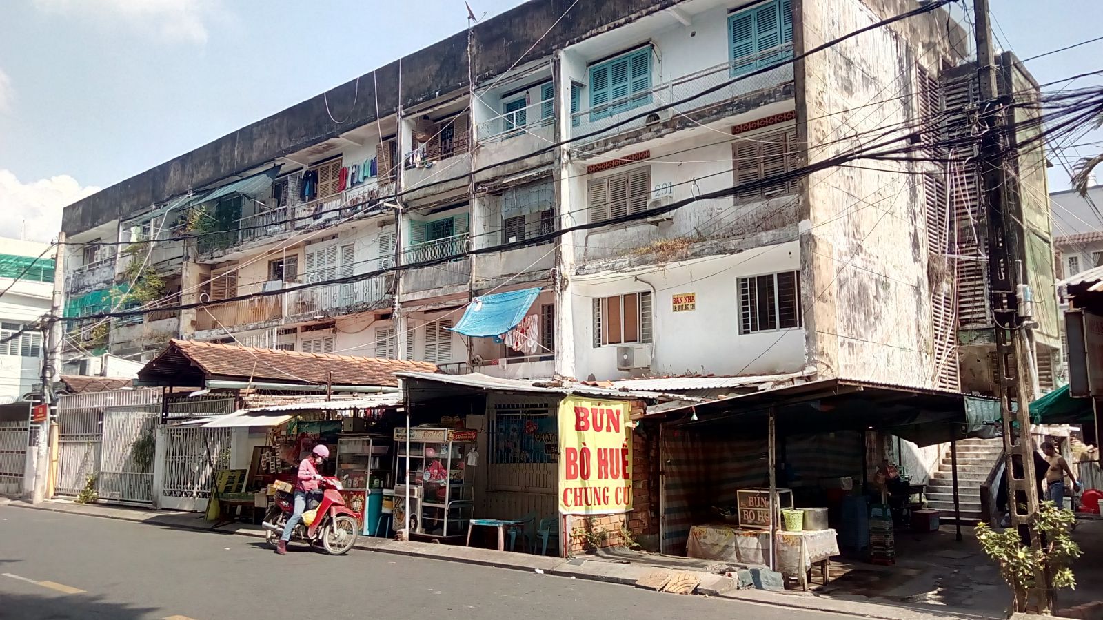 hình ảnh một tòa chung cư cũ tại TP. Cần Thơ