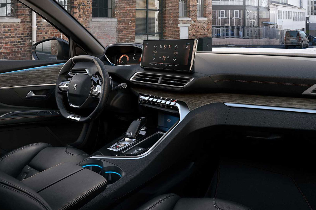 Ảnh Khoang l&aacute;i xe Peugeot 5008​​ 2021