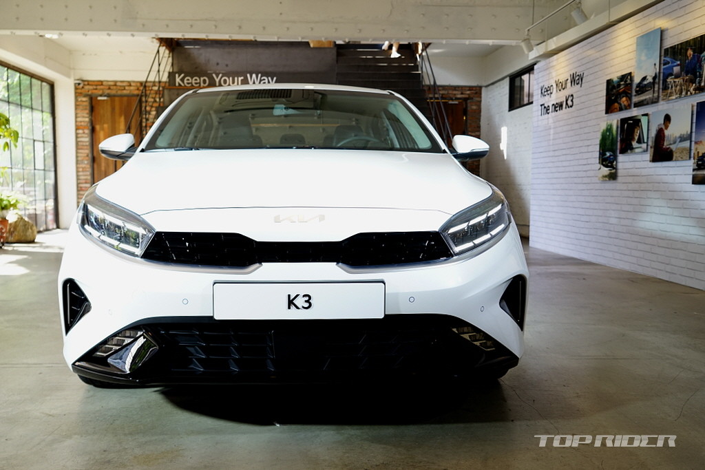 Kia Cerato 2021 thiết kế hầm hố hơn.