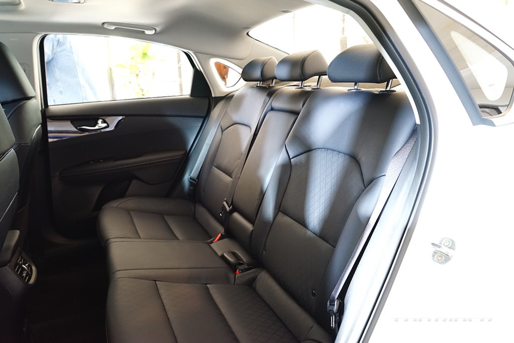 Kia Cerato 2021 với nhiều biến thể, trang bị đa dạng cho người d&ugrave;ng lựa chọn.