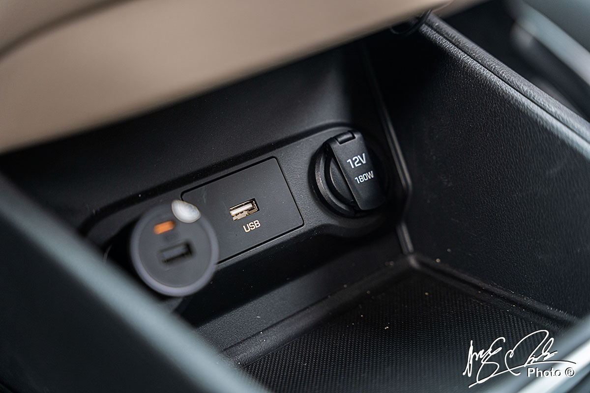 Chỗ để đồ trên Hyundai Accent 2021.