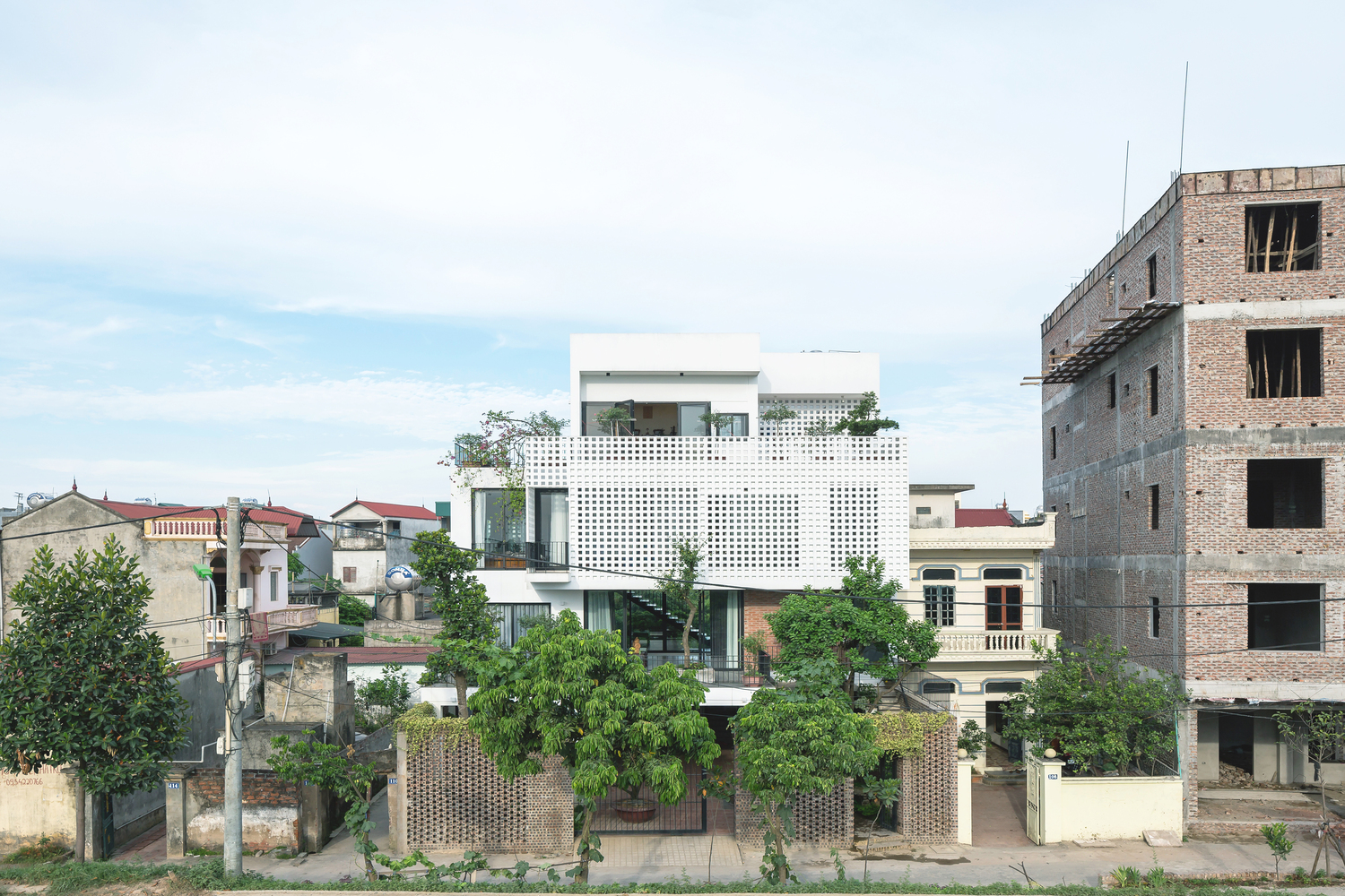 to&agrave;n cảnh ng&ocirc;i nh&agrave; ở Y&ecirc;n Nghĩa nh&igrave;n từ mặt tiền