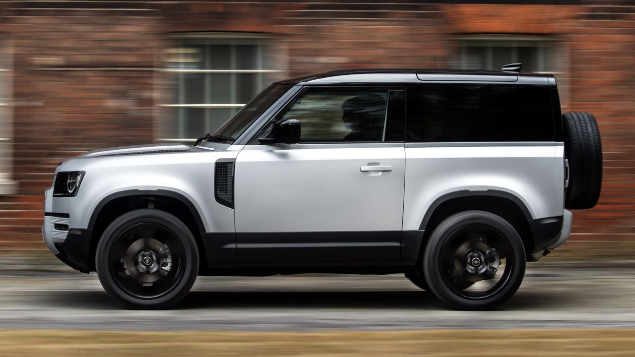 Land Rover Defender gi&agrave;nh giải xe thiết kế đẹp nhất của năm 2021.