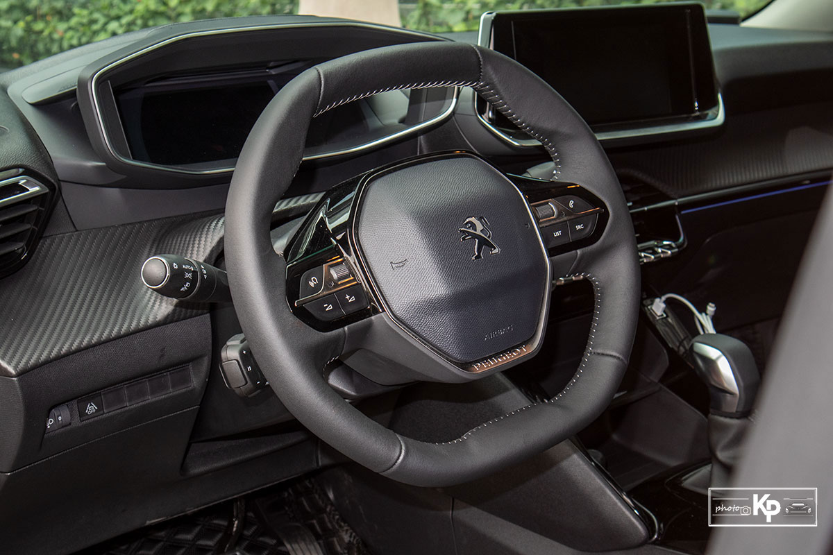 Ảnh V&ocirc;-lăng xe Peugeot 2008 2021