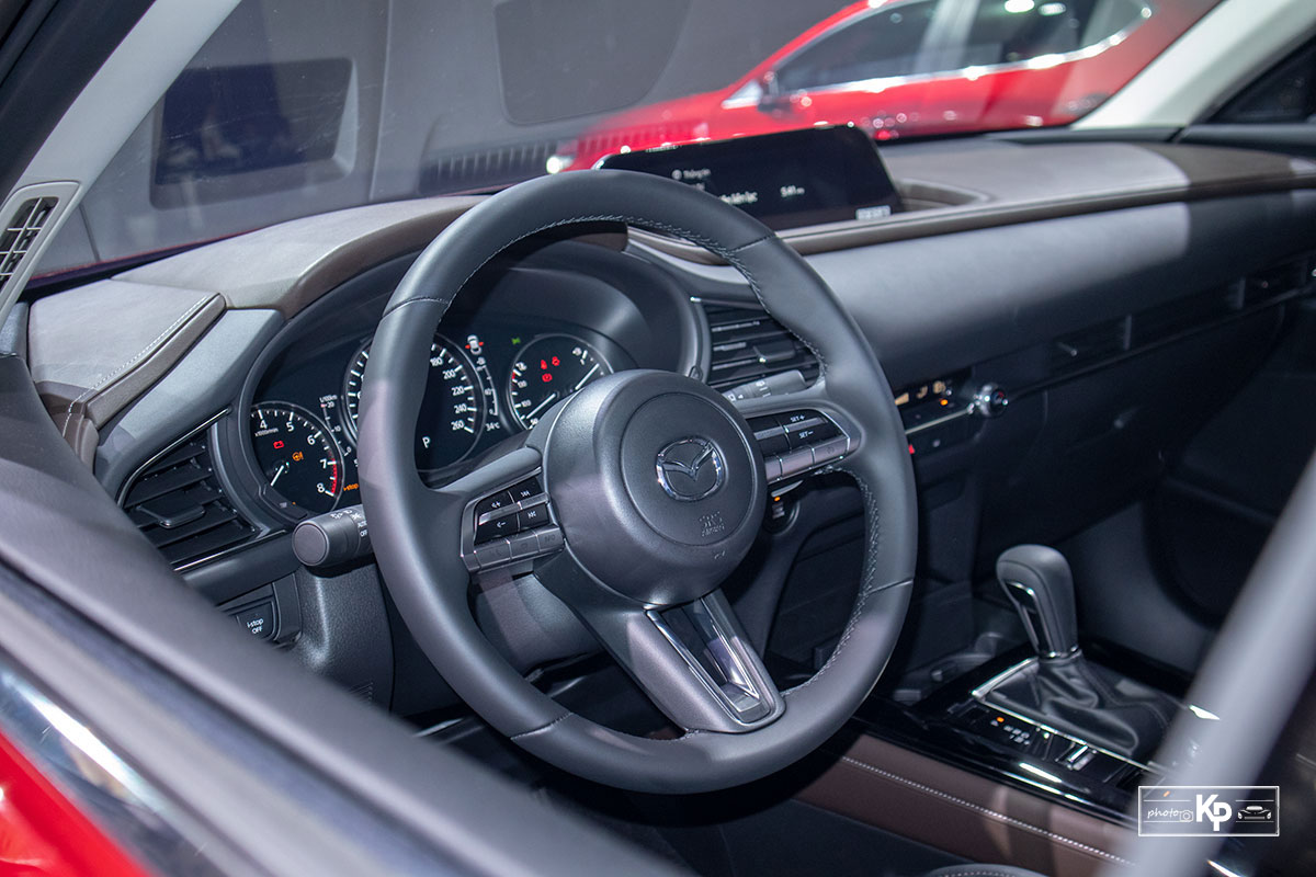 Ảnh V&ocirc;-lăng xe Mazda CX-30 2021