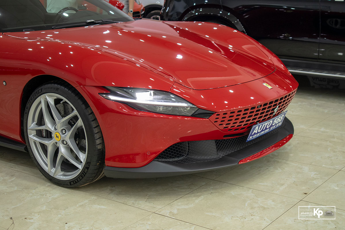 Cận cảnh xe Ferrari Roma màu đỏ Rosso "độc nhất" Việt Nam a3