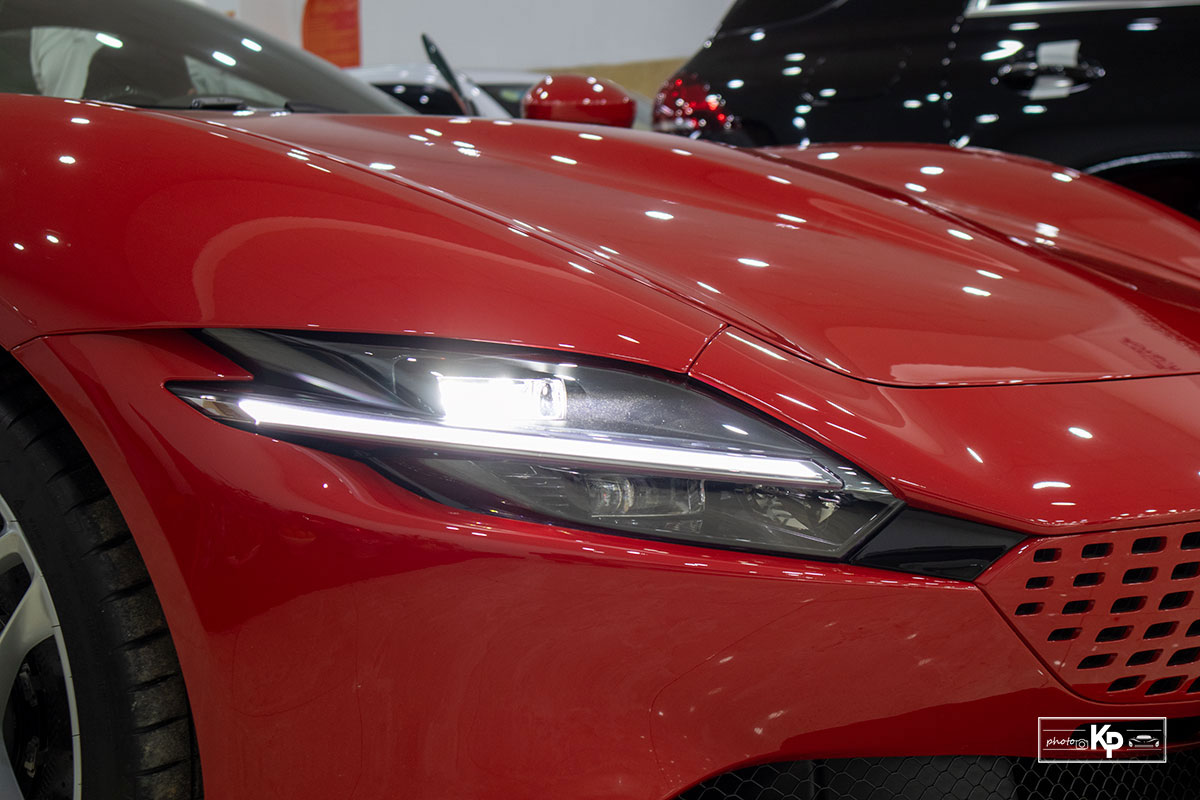 Cận cảnh xe Ferrari Roma màu đỏ Rosso "độc nhất" Việt Nam a2