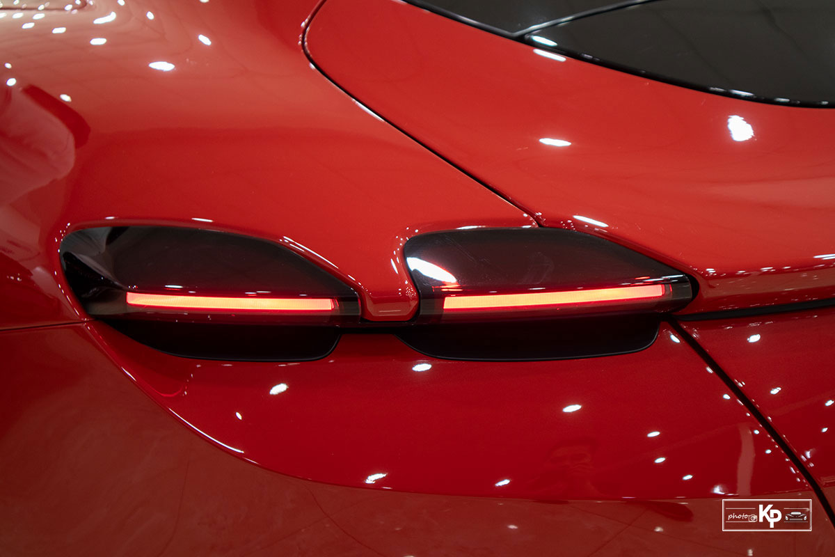 Cận cảnh xe Ferrari Roma màu đỏ Rosso "độc nhất" Việt Nam a5