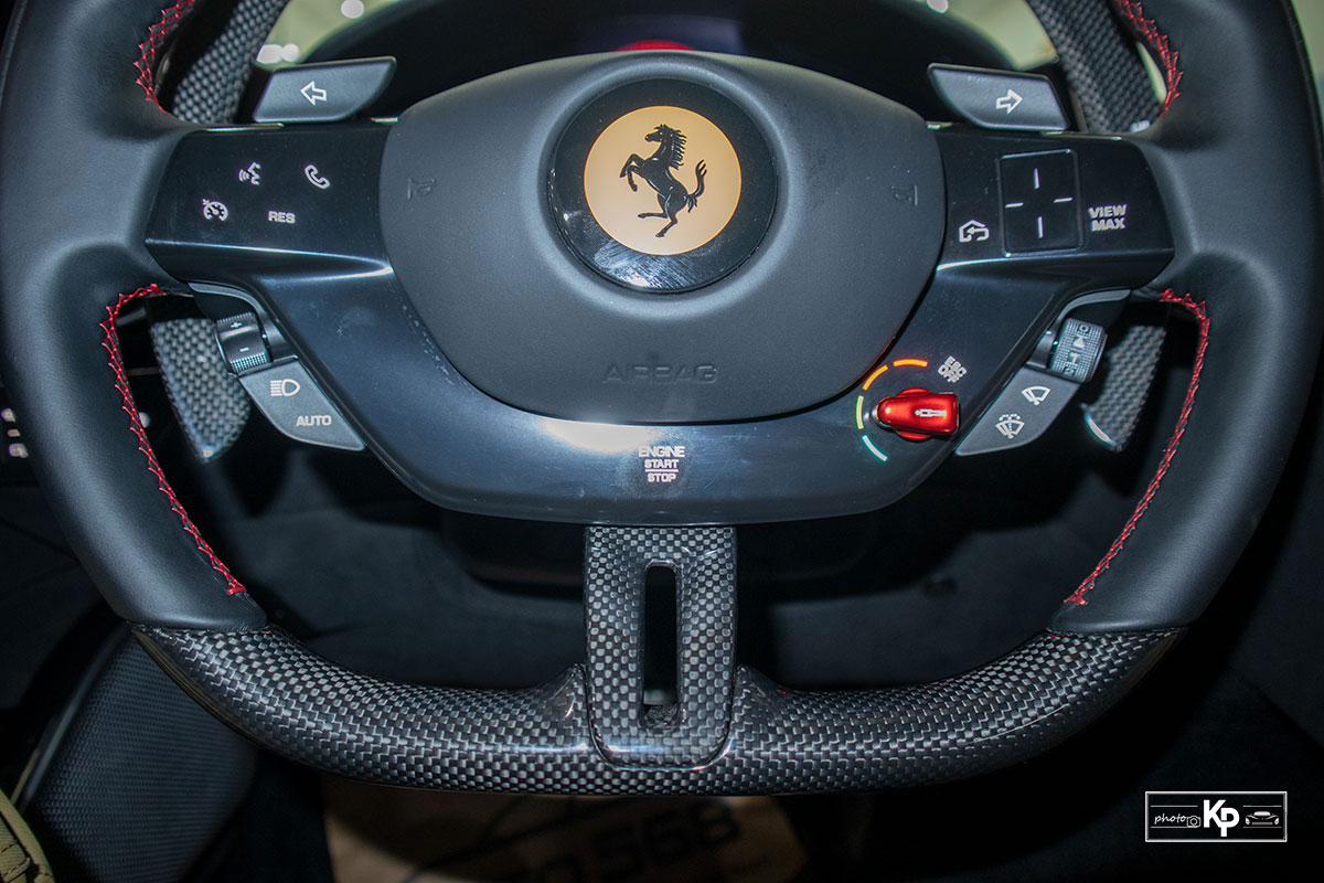 Cận cảnh xe Ferrari Roma màu đỏ Rosso "độc nhất" Việt Nam a26