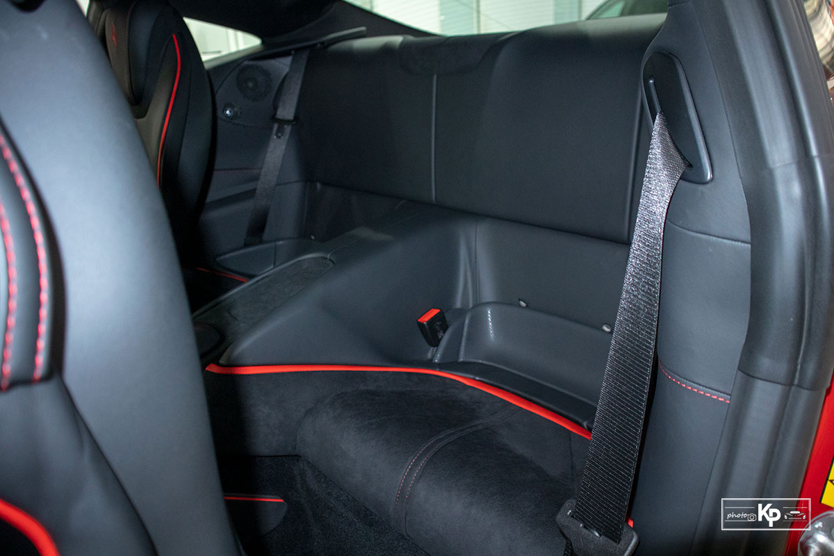 Cận cảnh xe Ferrari Roma màu đỏ Rosso "độc nhất" Việt Nam a12