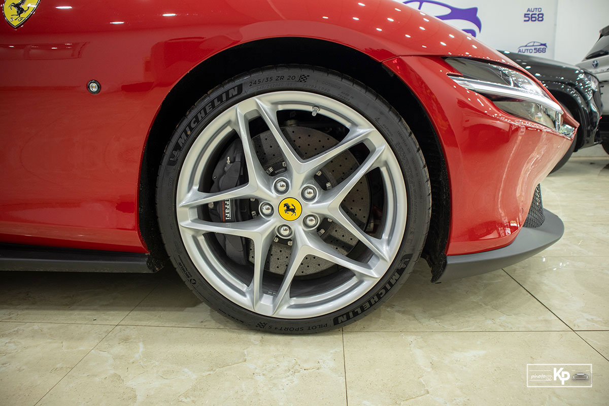 Cận cảnh xe Ferrari Roma màu đỏ Rosso "độc nhất" Việt Nam a17