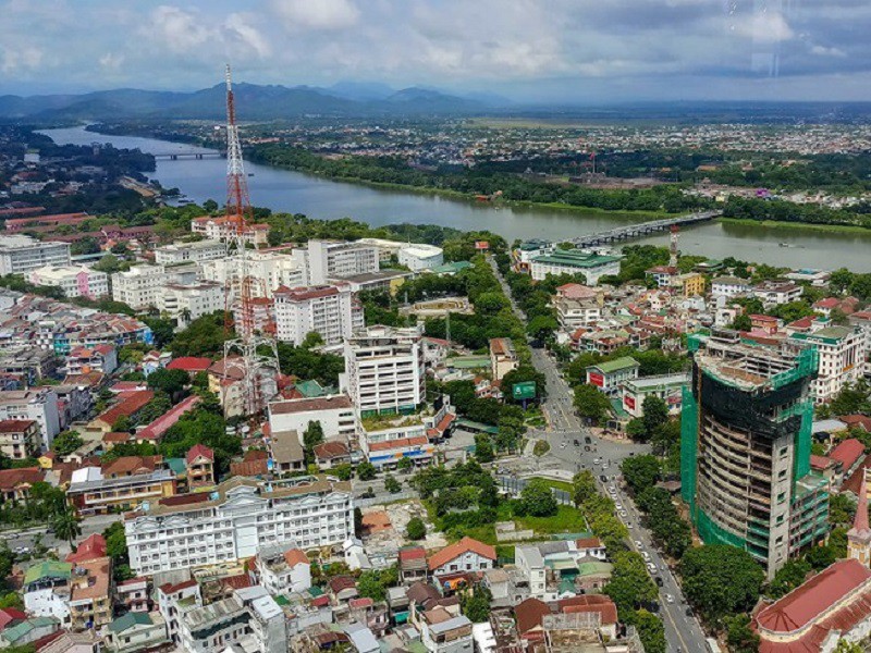 th&agrave;nh phố nằm hai b&ecirc;n s&ocirc;ng