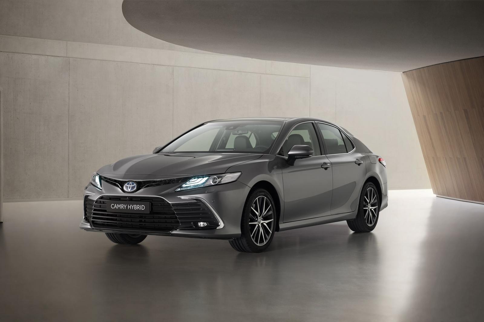 Toyota Vi&ecirc;̣t Nam chu&acirc;̉n bị bung "hàng" HOT: Camry th&ecirc;m bản Hybrid, loạt xe đón nh&acirc;̣n bản GR-S 2