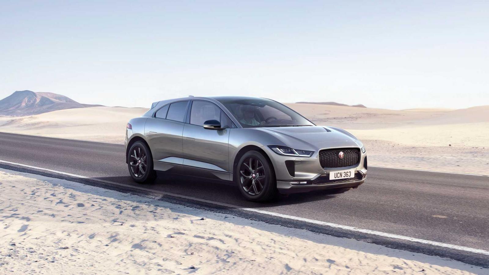 SUV Jaguar I-PACE phi&ecirc;n bản m&agrave;u đen đặc biệt cung cấp nhiều t&ugrave;y chọn m&agrave;u nội thất kh&aacute;c nhau.