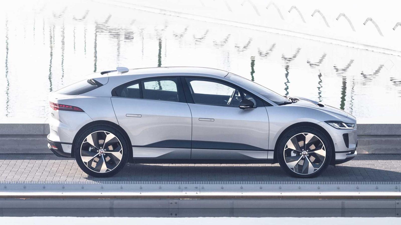 SUV Jaguar I-PACE hấp dẫn sẵn c&oacute; trở n&ecirc;n cuốn h&uacute;t hơn nữa.