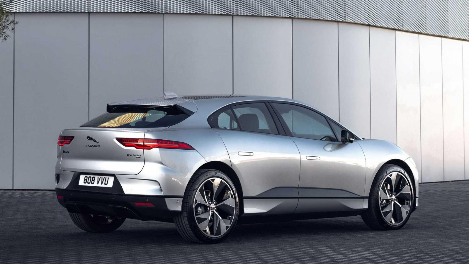 SUV Jaguar I-PACE t&iacute;ch hợp loạt c&ocirc;ng nghệ hiện đại.
