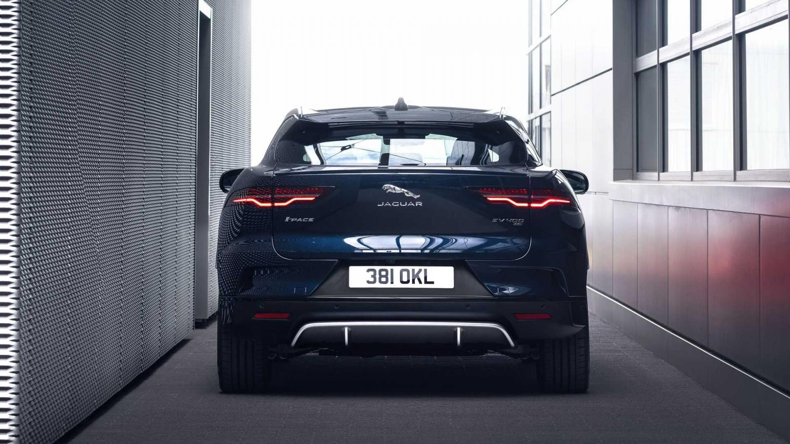 SUV Jaguar I-PACE mạnh mẽ v&agrave; th&acirc;n thiện m&ocirc;i trường.