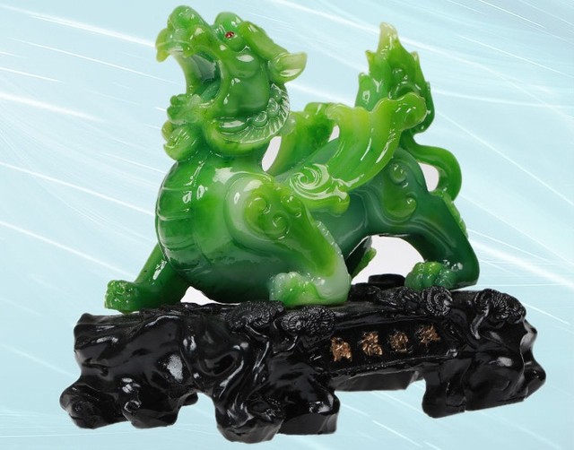 Tỳ Hưu l&agrave; một trong những tượng linh vật phong thủy rất hợp với người mệnh Hỏa.