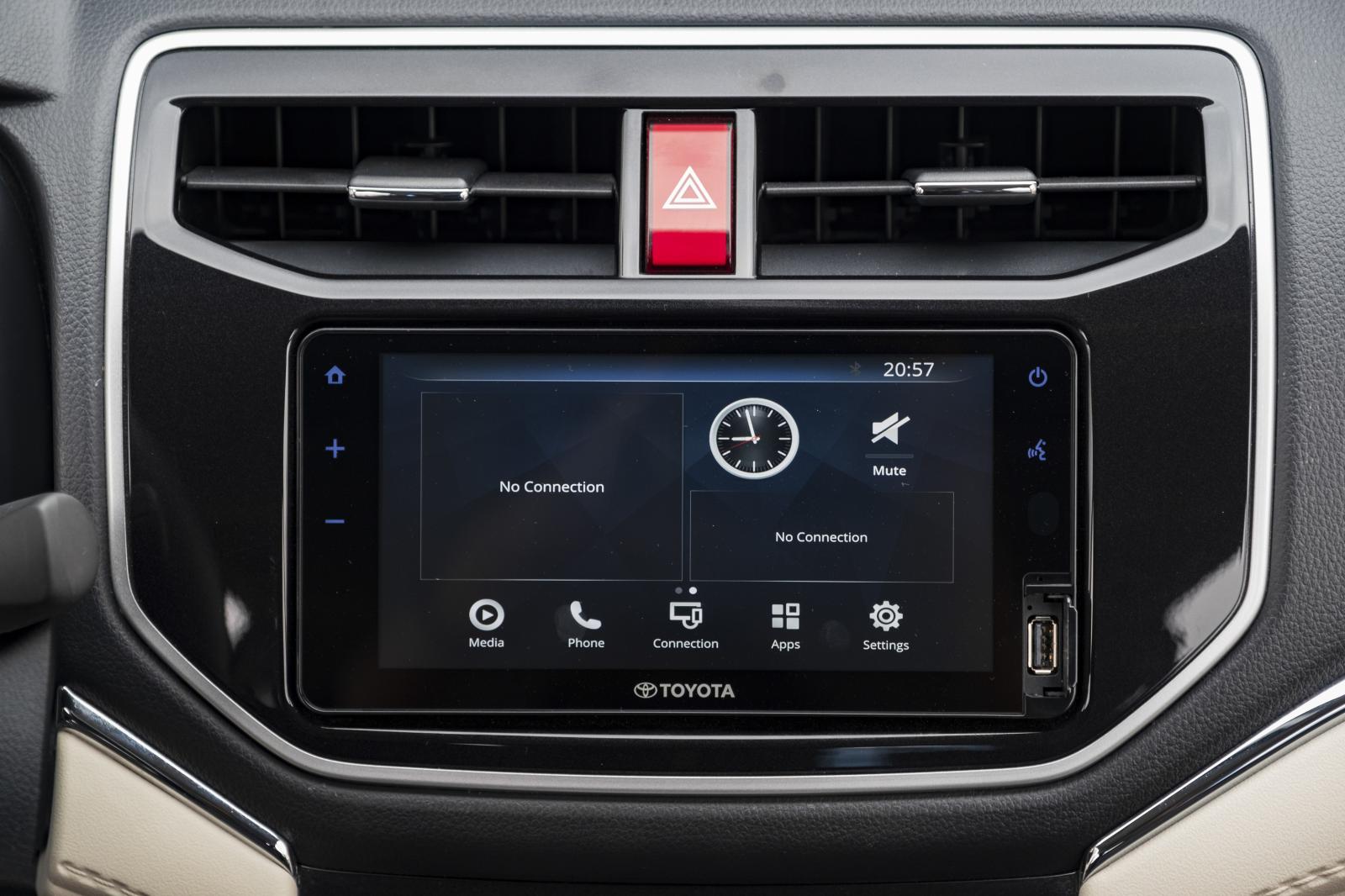 Màn hình cảm ứng 7 inch kết nối điện thoại thông minh mới được bổ sung trên Toyota Rush 1
