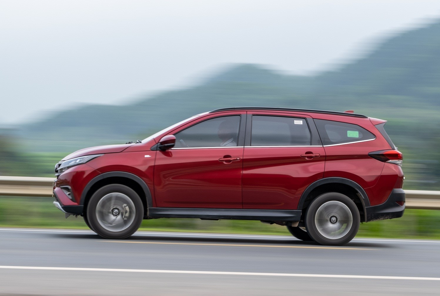 Toyota Rush.