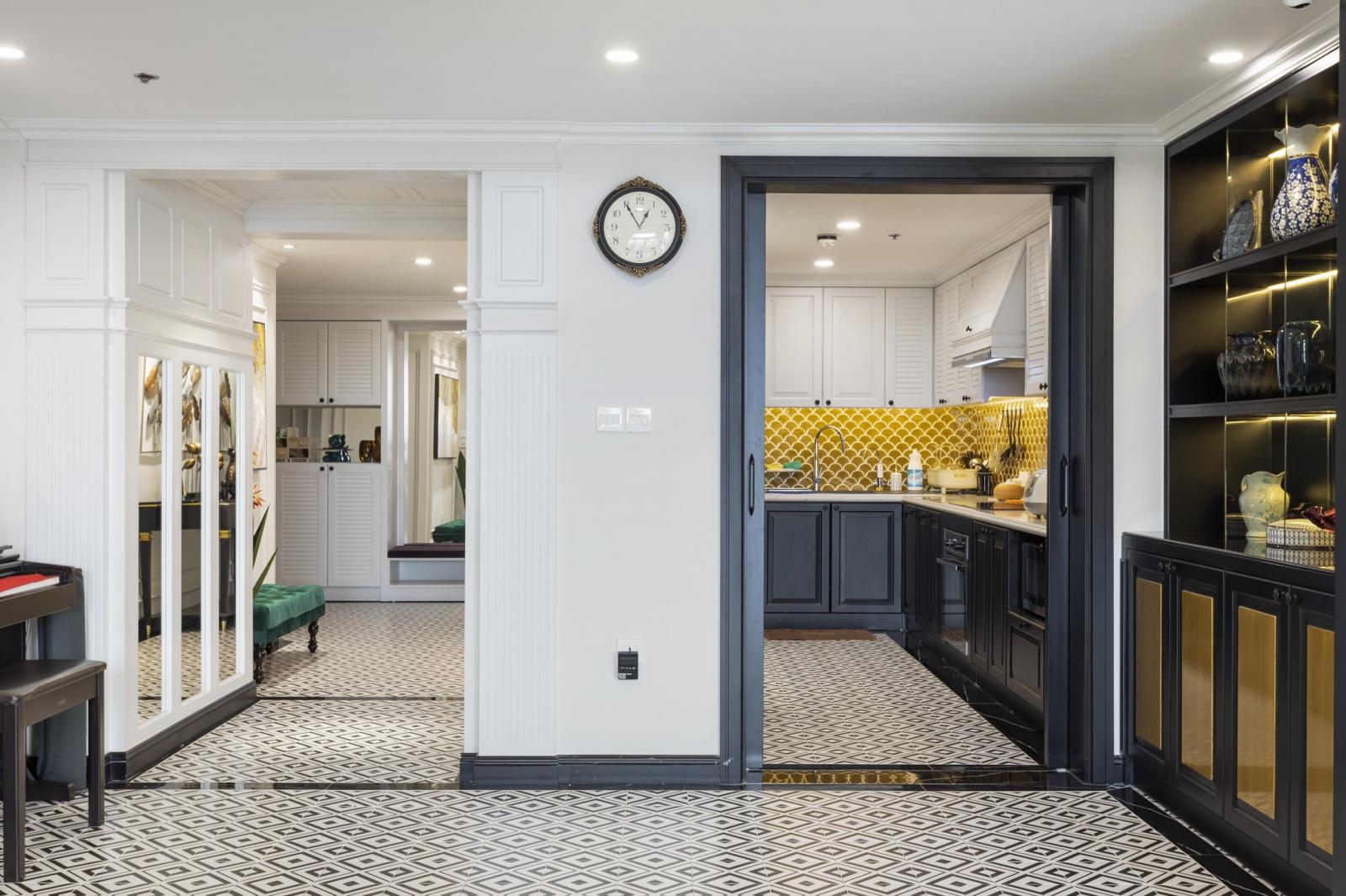 Sàn căn hộ Duplex lát gạch bông cổ điển Phần lớn diện tích sàn tầng trệt căn hộ Duplex đều được lát gạch bông cổ điển tạo cảm giác gần gũi, thân thuộc cho người dùng.