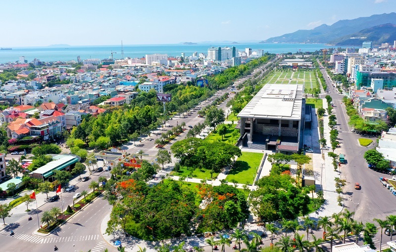 nhiều công trình nhà ở nằm gần biển