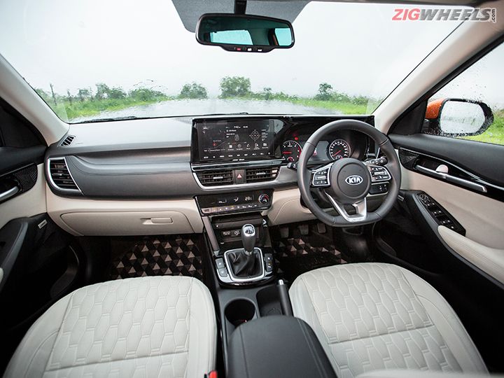 Kia Seltos 2021 t&iacute;ch hợp c&aacute;c t&iacute;nh năng cao cấp v&agrave;o c&aacute;c biến thể tầm trung.