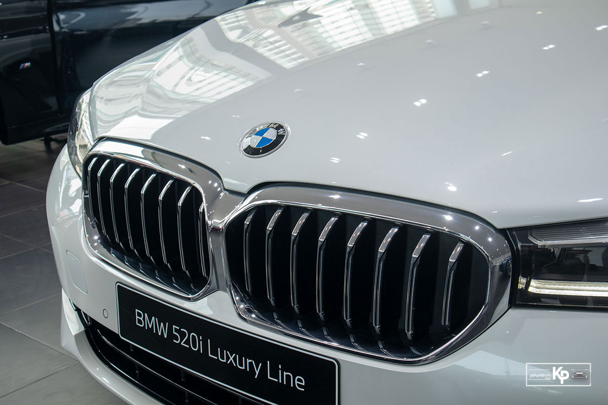 Chốt giá gần 2,5 tỷ đồng, BMW 520i Luxury 2021 có gì để đấu Mercedes-Benz E200 Exclusive a8