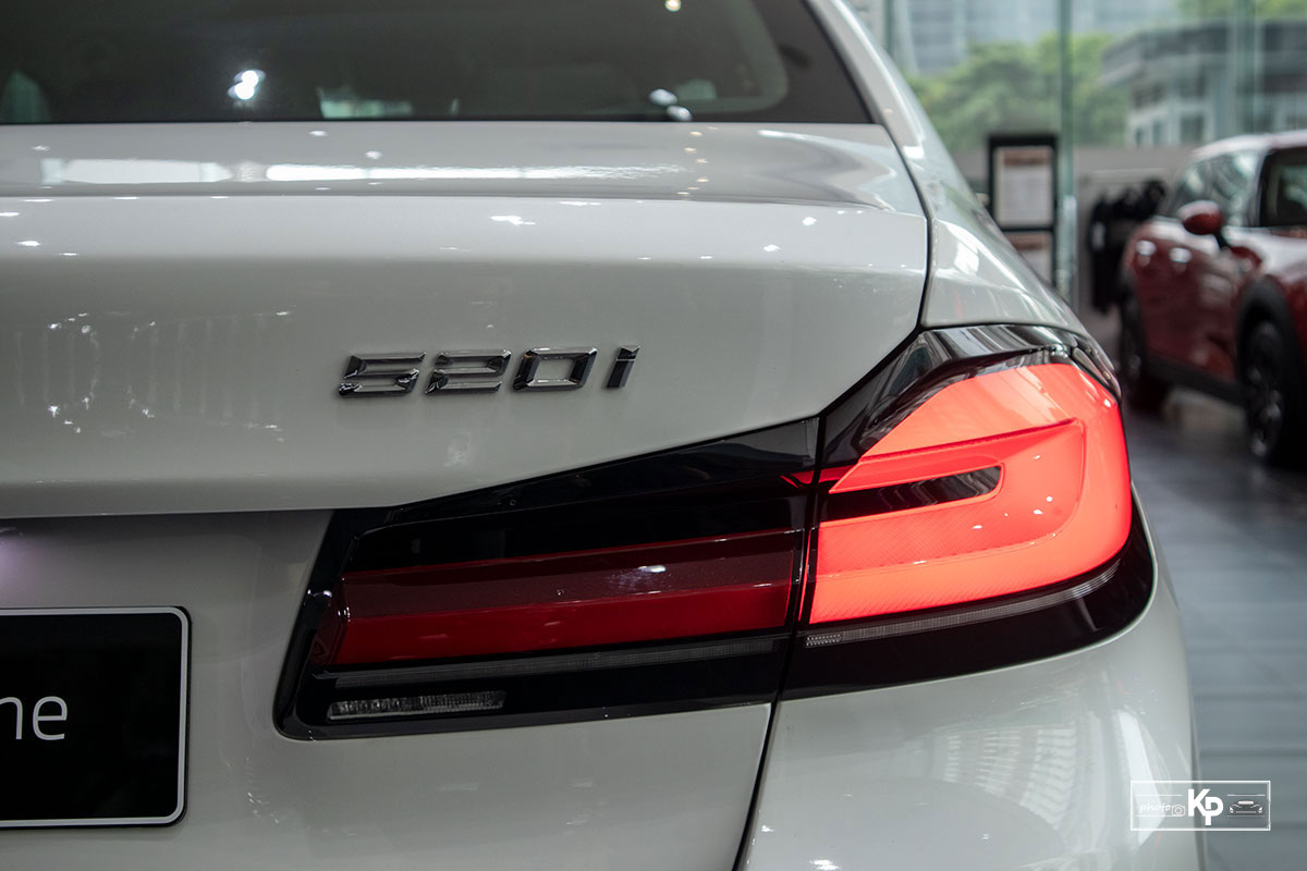 Chốt giá gần 2,5 tỷ đồng, BMW 520i Luxury 2021 có gì để đấu Mercedes-Benz E200 Exclusive a14
