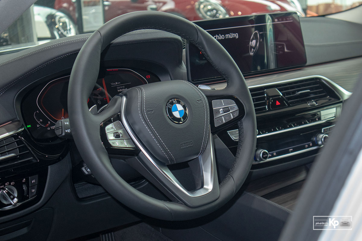 Chốt giá gần 2,5 tỷ đồng, BMW 520i Luxury 2021 có gì để đấu Mercedes-Benz E200 Exclusive 5 Chốt giá gần 2,5 tỷ đồng, BMW 520i Luxury 2021 có gì để đấu Mercedes-Benz E200 Exclusive a5