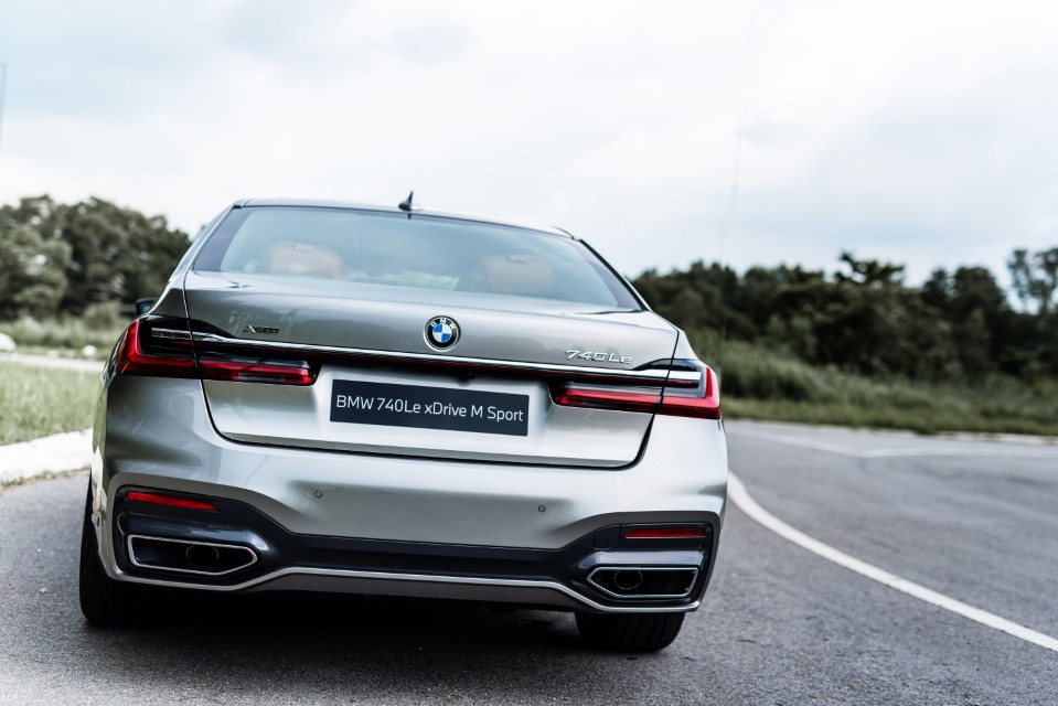 BMW 740Le xDrive M Sport sở hữu tiềm năng tốc độ cực đỉnh.
