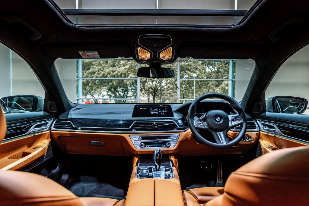 BMW 740Le xDrive M Sport trang bị tối t&acirc;n.