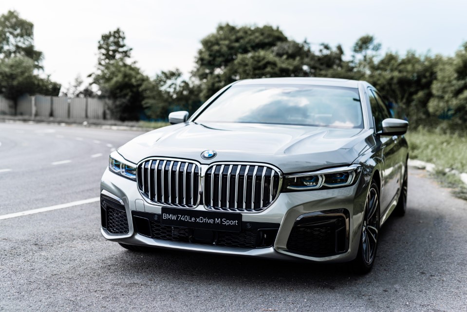 BMW 740Le xDrive M Sport mới ch&agrave;o gi&aacute; hơn 3,3 tỷ đồng.