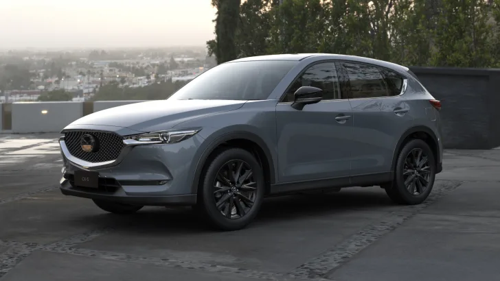 Mazda CX-5 2022 thế hệ mới lần đầu lộ mặt, bật m&iacute; sẽ to hơn trước.