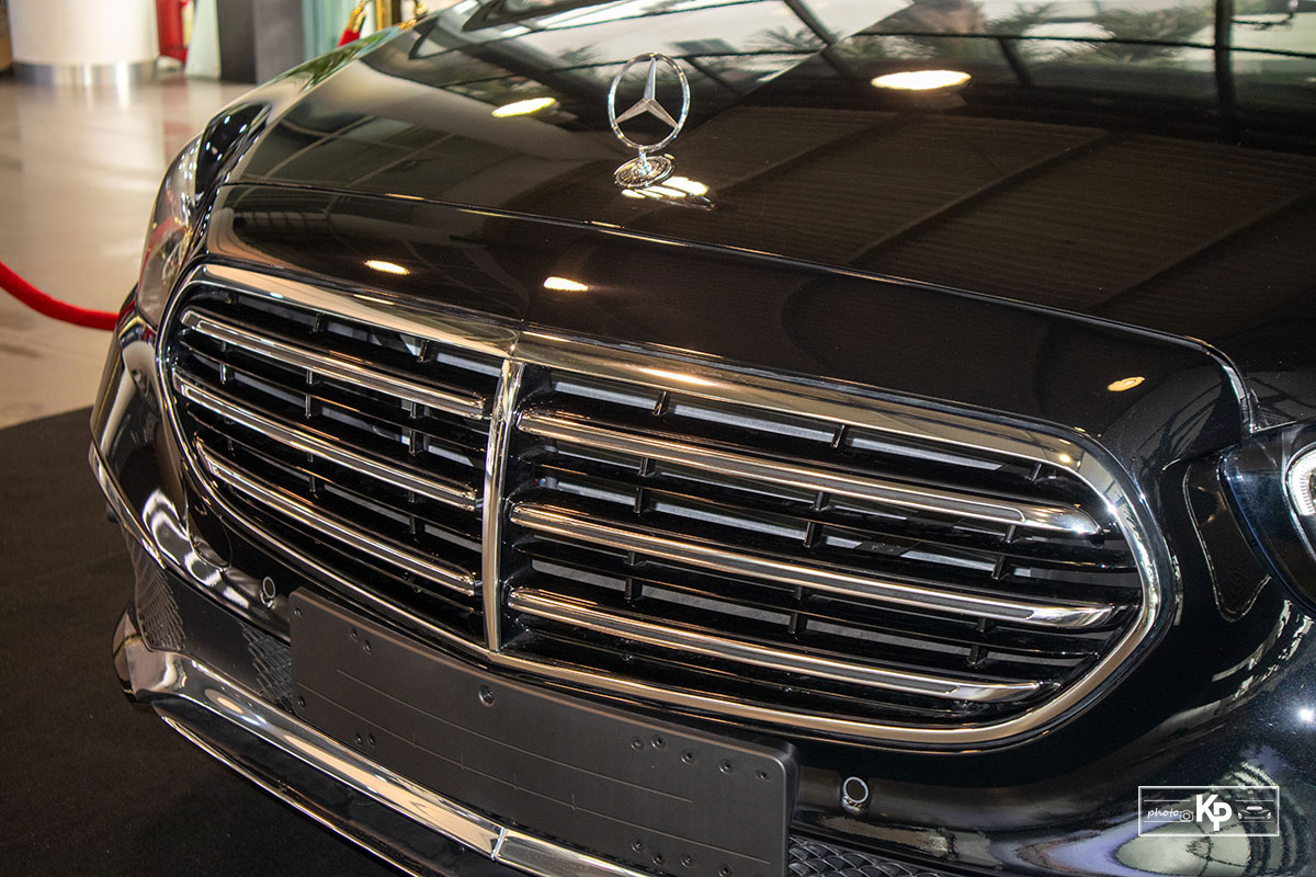 Mercedes-Benz E200 Exclusive 2021 gi&aacute; hơn 2,3 tỷ đồng c&oacute; g&igrave; đặc biệt? a6