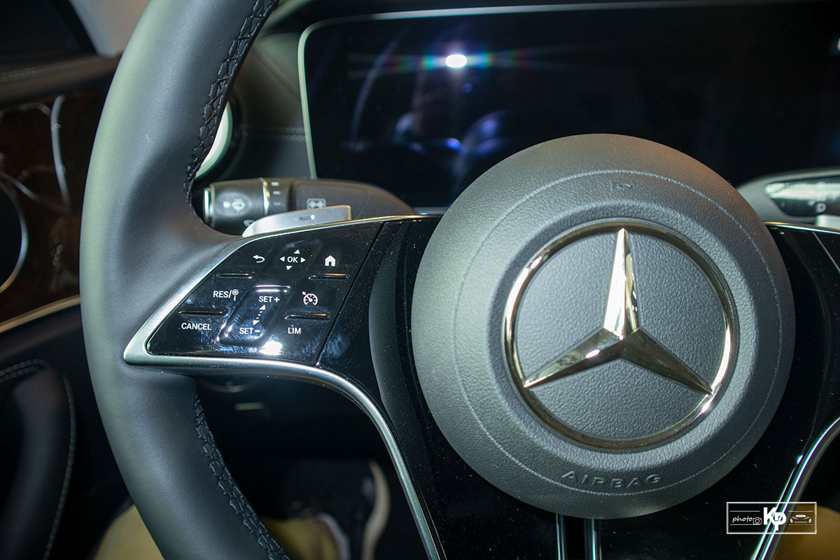 Mercedes-Benz E200 Exclusive 2021 gi&aacute; hơn 2,3 tỷ đồng c&oacute; g&igrave; đặc biệt? a16