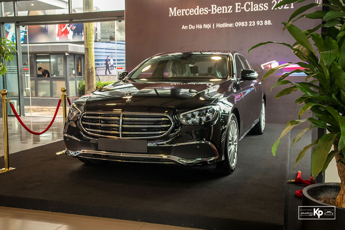 Mercedes-Benz E200 Exclusive 2021 gi&aacute; hơn 2,3 tỷ đồng c&oacute; g&igrave; đặc biệt? a1