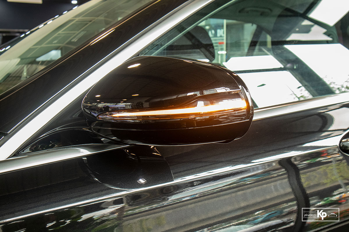 Mercedes-Benz E200 Exclusive 2021 gi&aacute; hơn 2,3 tỷ đồng c&oacute; g&igrave; đặc biệt? a10