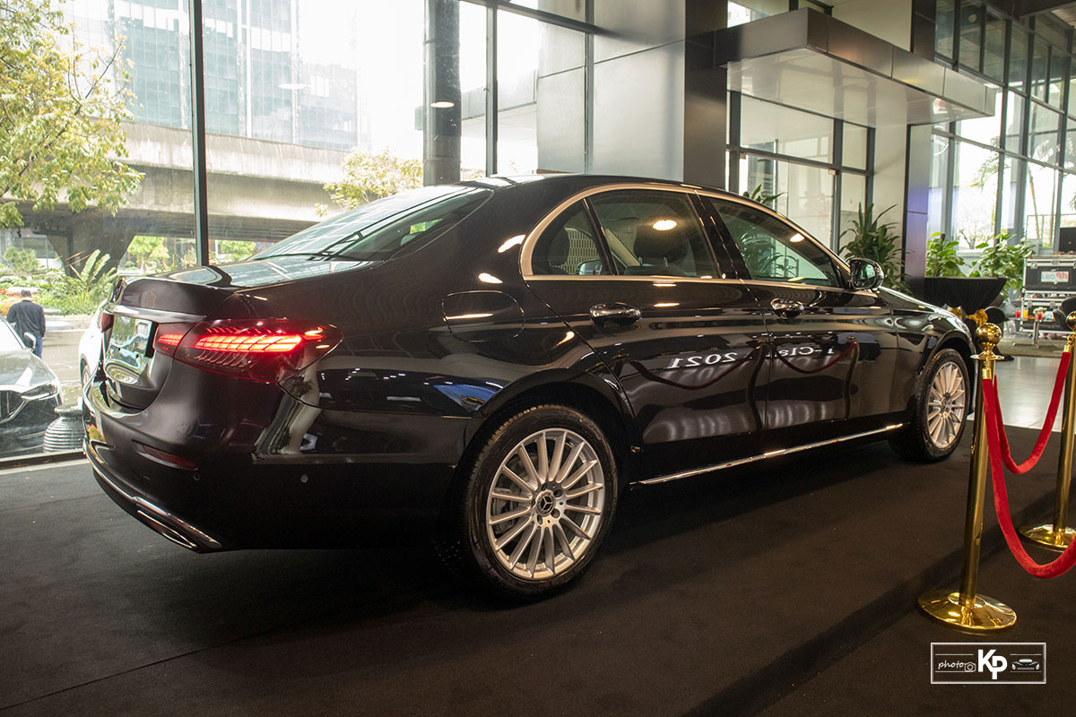 Mercedes-Benz E200 Exclusive 2021 gi&aacute; hơn 2,3 tỷ đồng c&oacute; g&igrave; đặc biệt? a5