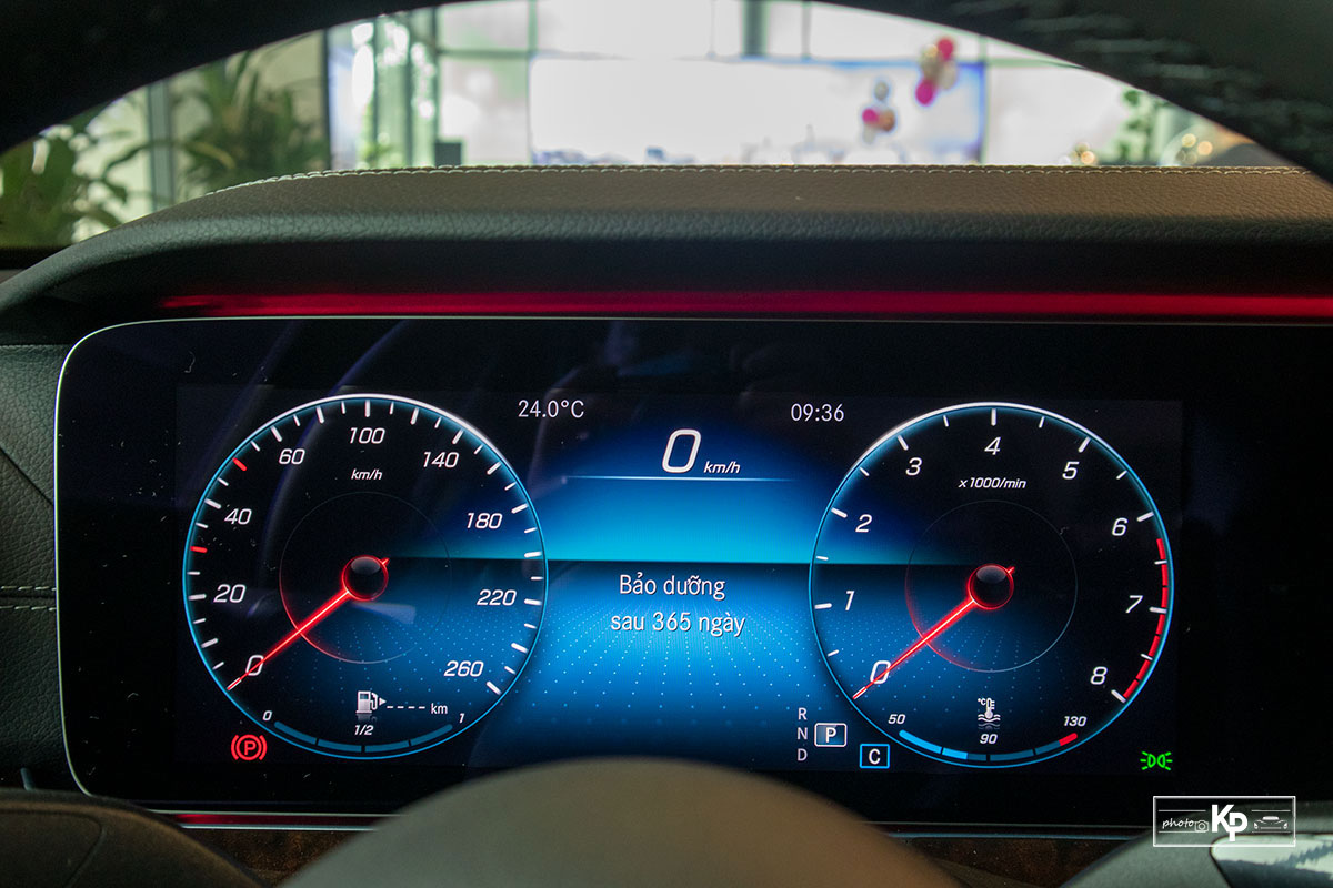 Mercedes-Benz E200 Exclusive 2021 gi&aacute; hơn 2,3 tỷ đồng c&oacute; g&igrave; đặc biệt? a3111
