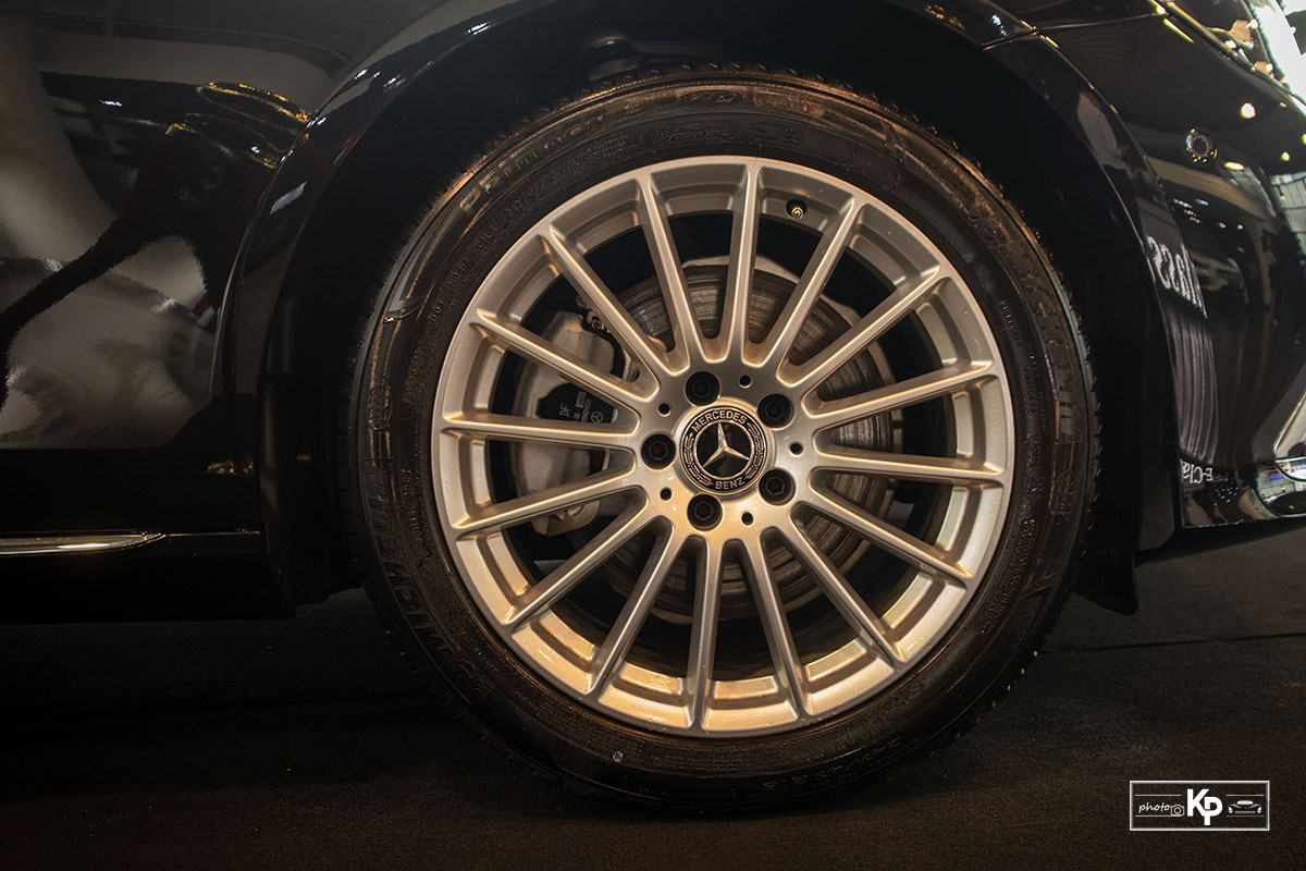 Mercedes-Benz E200 Exclusive 2021 gi&aacute; hơn 2,3 tỷ đồng c&oacute; g&igrave; đặc biệt? a9