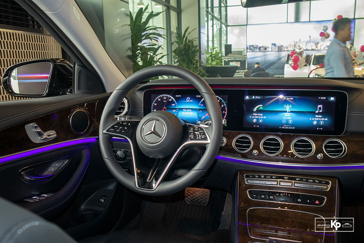 Mercedes-Benz E200 Exclusive 2021 gi&aacute; hơn 2,3 tỷ đồng c&oacute; g&igrave; đặc biệt? a311