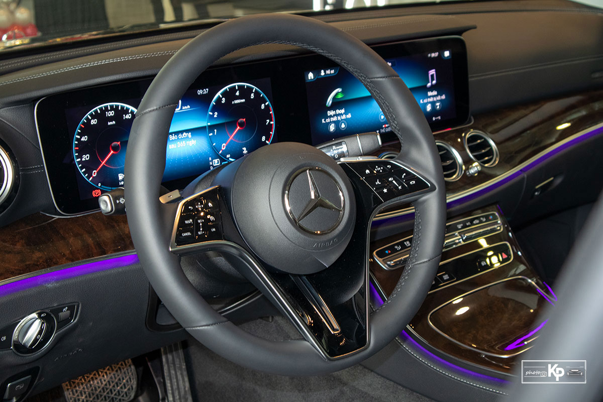 Mercedes-Benz E200 Exclusive 2021 gi&aacute; hơn 2,3 tỷ đồng c&oacute; g&igrave; đặc biệt? a15