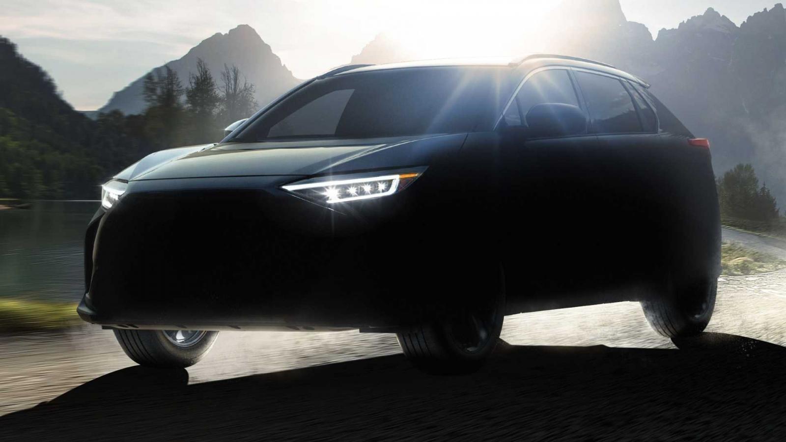 SUV điện Subaru Solterra nh&aacute; h&agrave;ng, VinFast VF e35 c&oacute; n&ecirc;n d&egrave; chừng ?