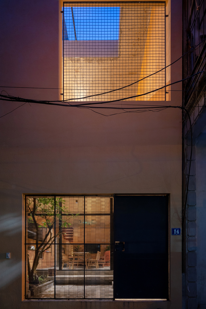 Khung cảnh ngôi nhà về đêm