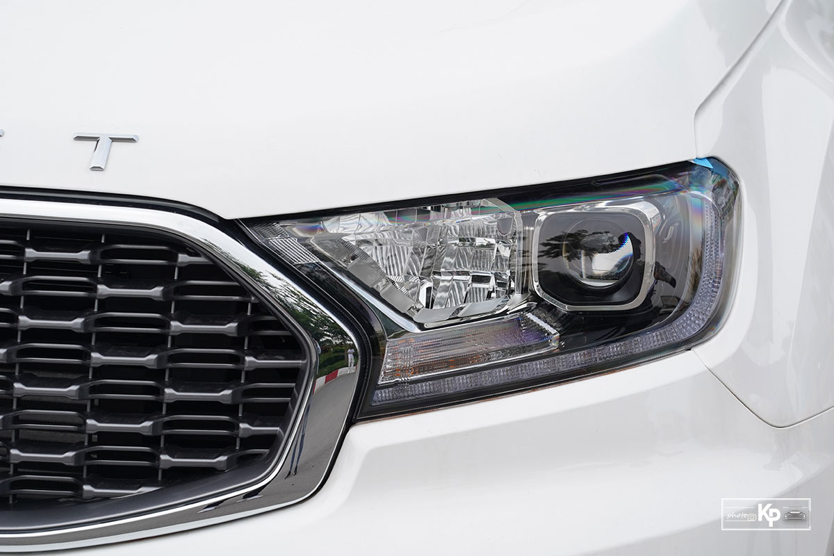 Đại l&yacute; "cắt m&aacute;u" giảm Ford Everest đến 100 triệu đồng trong th&aacute;ng 5/2021 a3