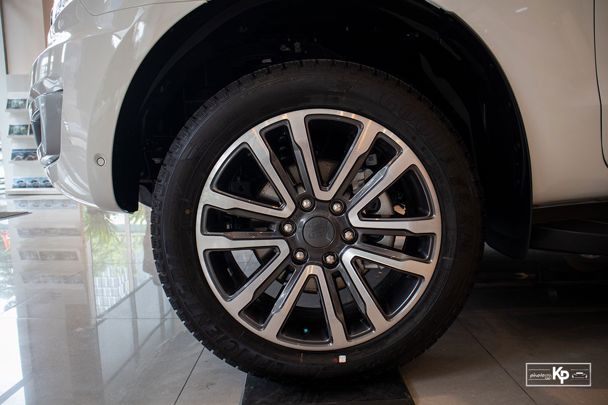 Đại l&yacute; "cắt m&aacute;u" giảm Ford Everest đến 100 triệu đồng trong th&aacute;ng 5/2021 a4